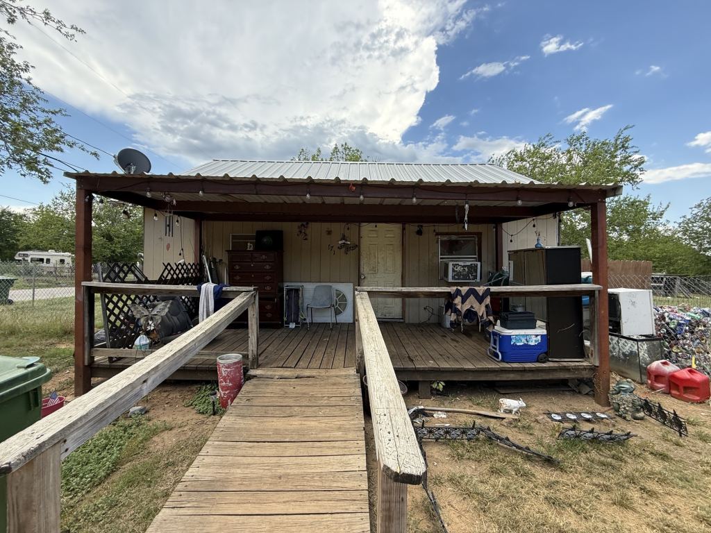 1716 SW 6th Avenue, Mineral Wells, TX 76067 — photo 1