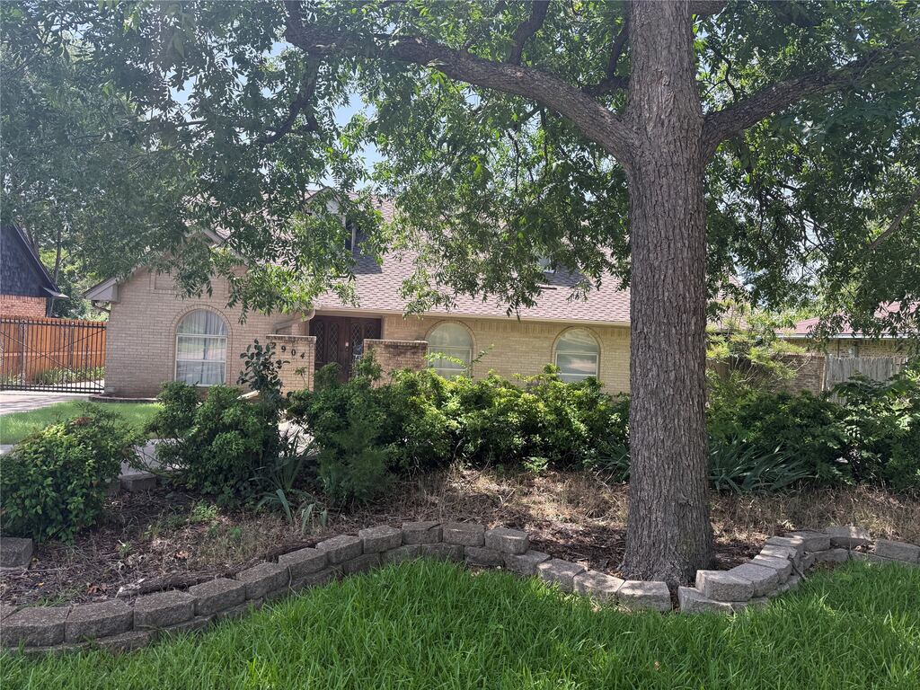 2904 Bridal Wreath Lane, Dallas, TX 75233 — photo 1
