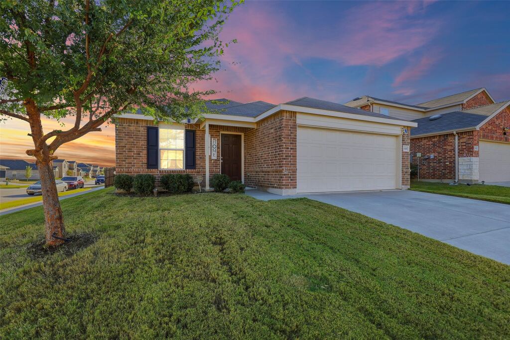 10101 Newtown Drive, Fort Worth, TX 76036 — photo 1