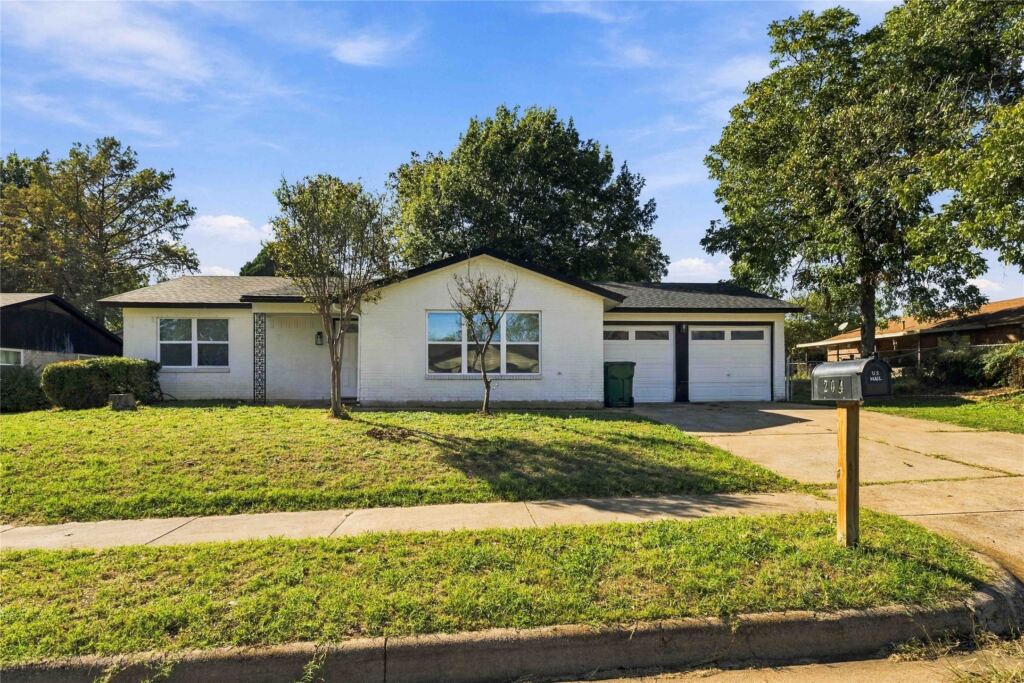 204 Wilson Street, Crowley, TX 76036 — photo 1