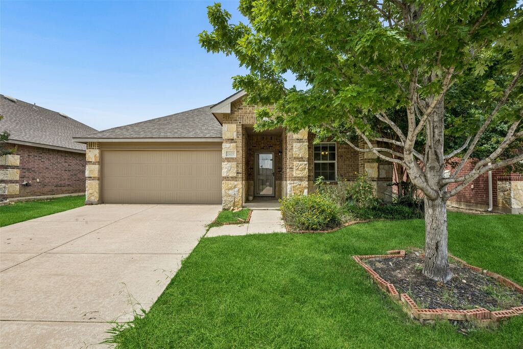 2429 Clairborne Drive, Fort Worth, TX 76177 — photo 1
