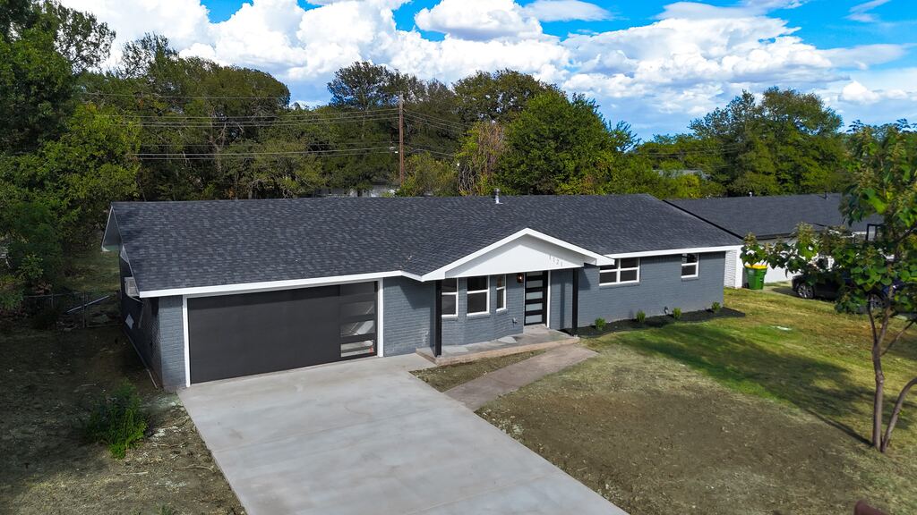 1121 Victoria Street, Bellmead, TX 76705 — photo 1