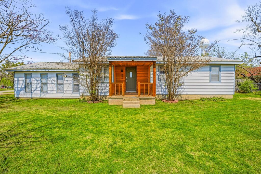 600 E Third Street, Hico, TX 76457 — photo 1