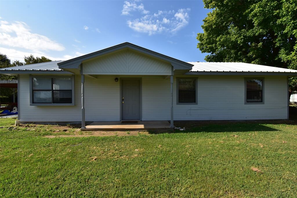 514 Pecan Street, Collinsville, TX 76233 — photo 1