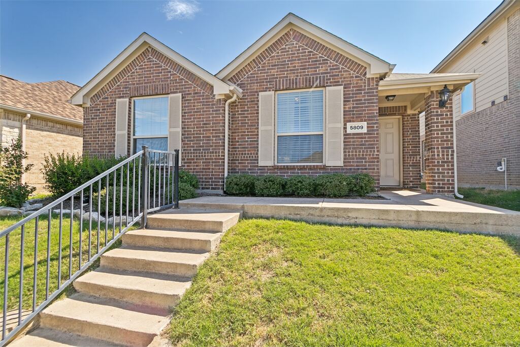 5809 Wake Robin Drive, Fort Worth, TX 76123 — photo 1