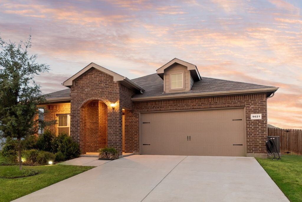 9621 Catclaw Terrace, Fort Worth, TX 76036 — photo 1