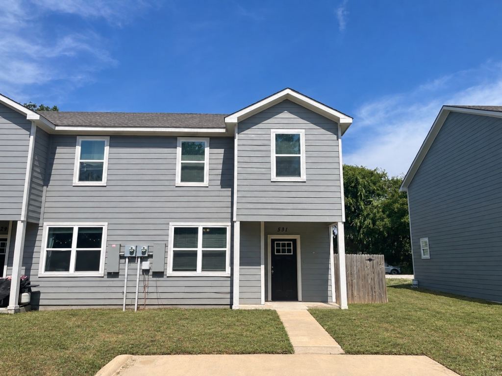 529-531 E Ball Street 531, Tom Bean, TX 75489 — photo 1