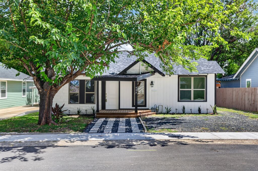 924 Nolte Drive, Dallas, TX 75208 — photo 1