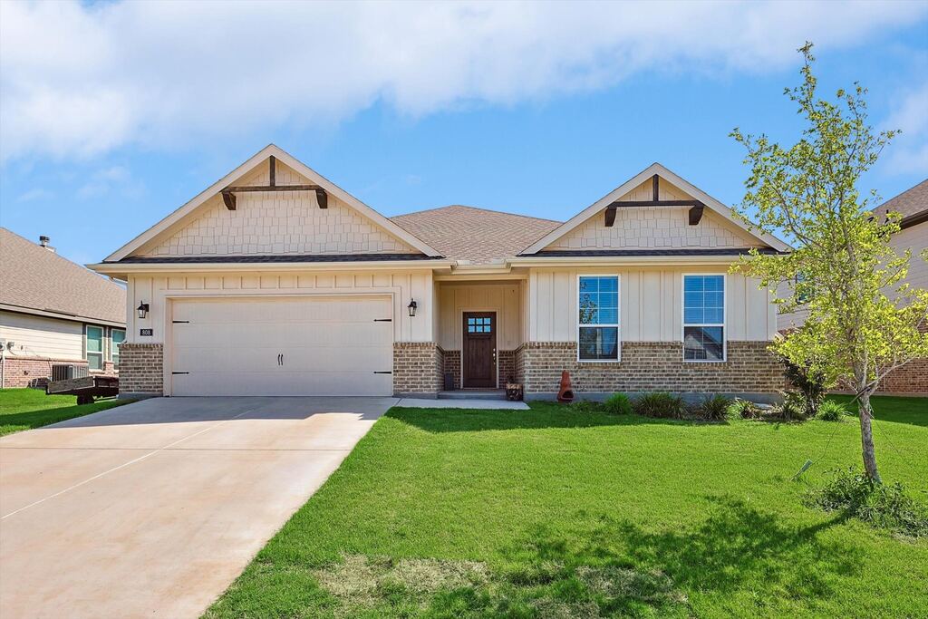 808 Feather Edge Drive, Springtown, TX 76082 — photo 1