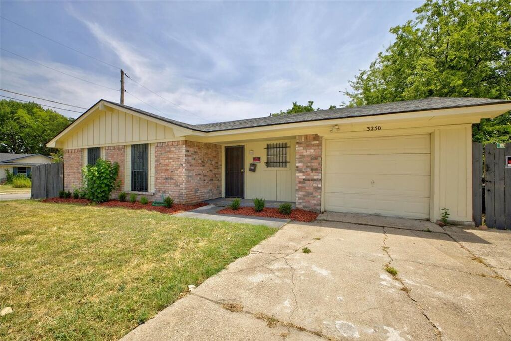 3250 Pacesetter Drive, Dallas, TX 75241 — photo 1
