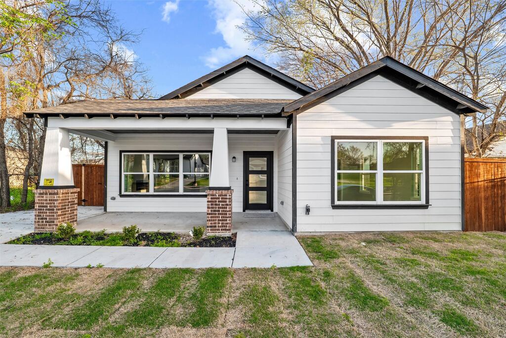1315 Bessie Street, Fort Worth, TX 76104 — photo 1