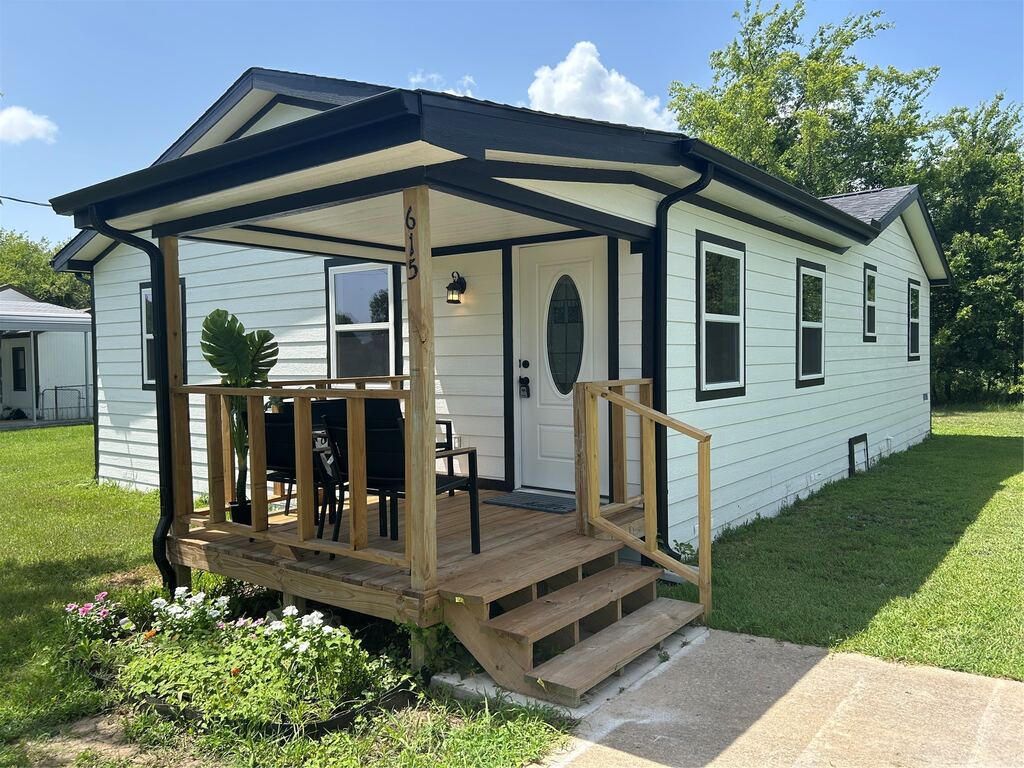 615 Smith Circle, Point, TX 75472 — photo 1