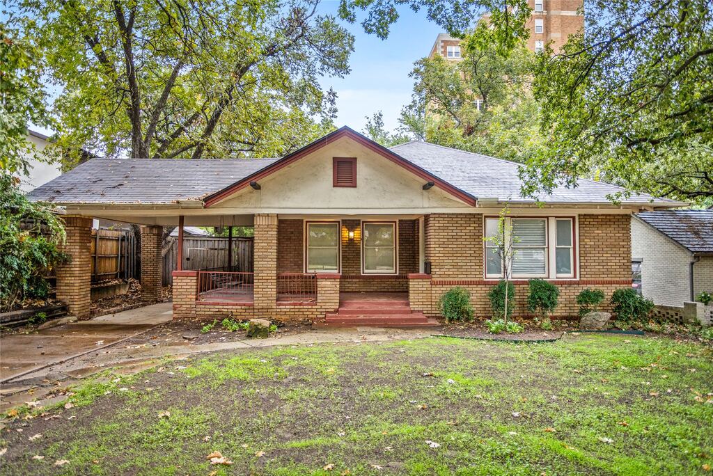 2303 Mistletoe Drive, Fort Worth, TX 76110 — photo 1