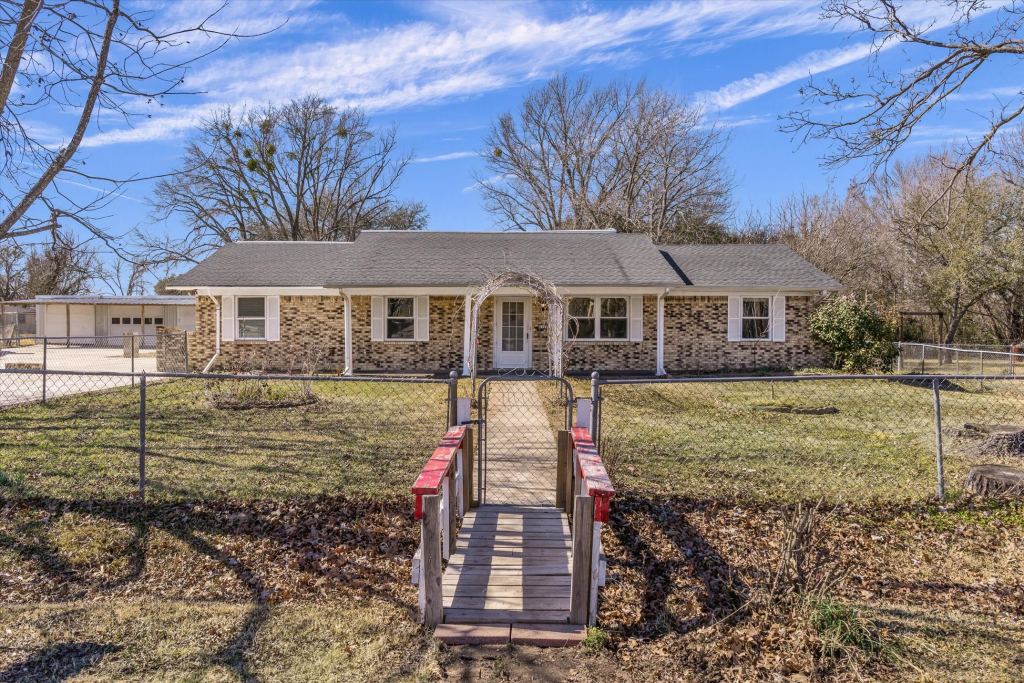 1729 Elliot Drive, Canton, TX 75103 — photo 1