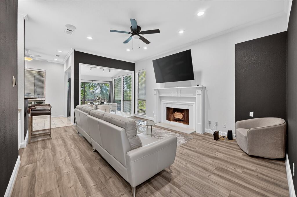 622 Crowley Road, Arlington, TX 76012 — photo 1