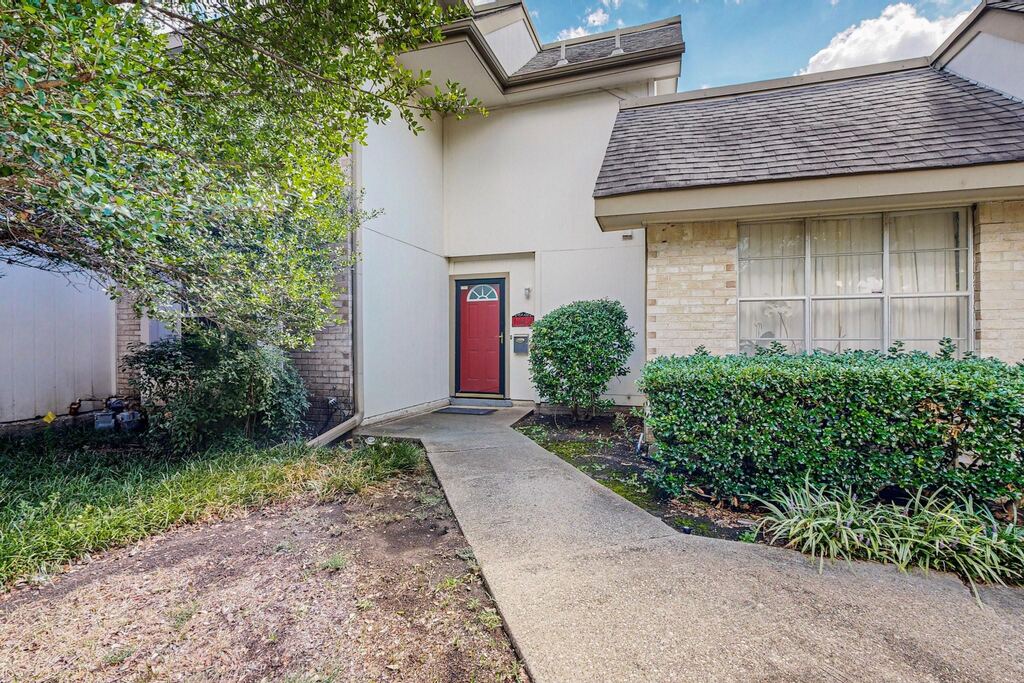 13818 Methuen Green Lane, Dallas, TX 75240 — photo 1