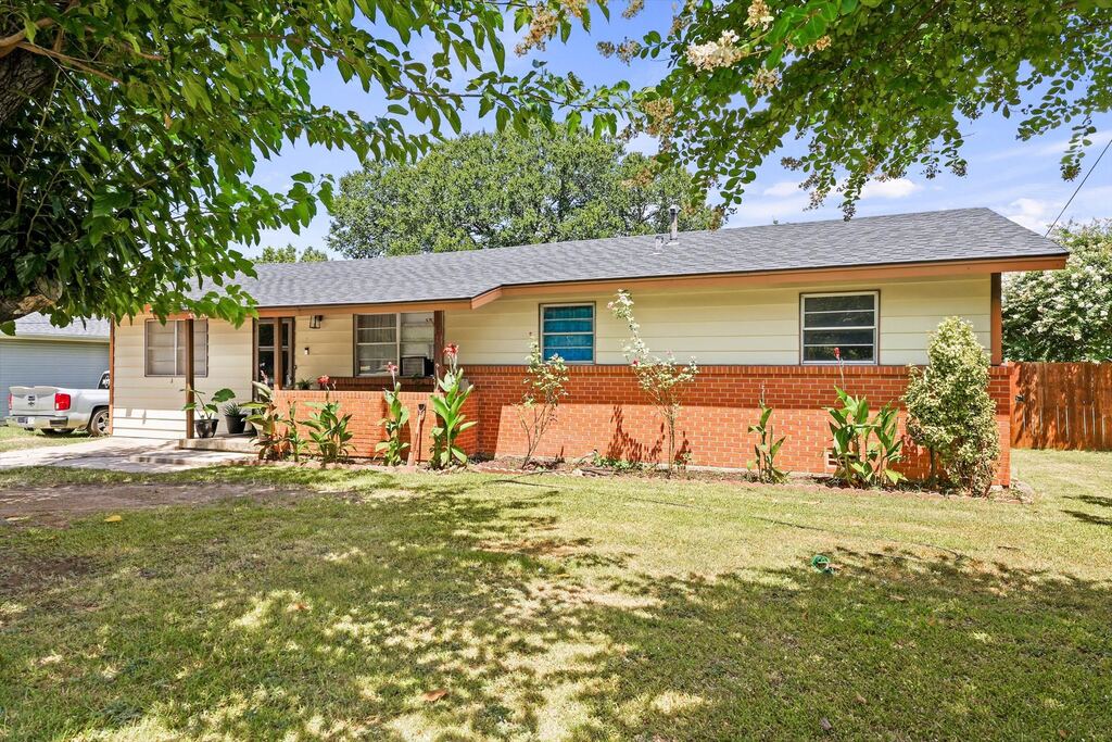 1100 N Church Street, Decatur, TX 76234 — photo 1