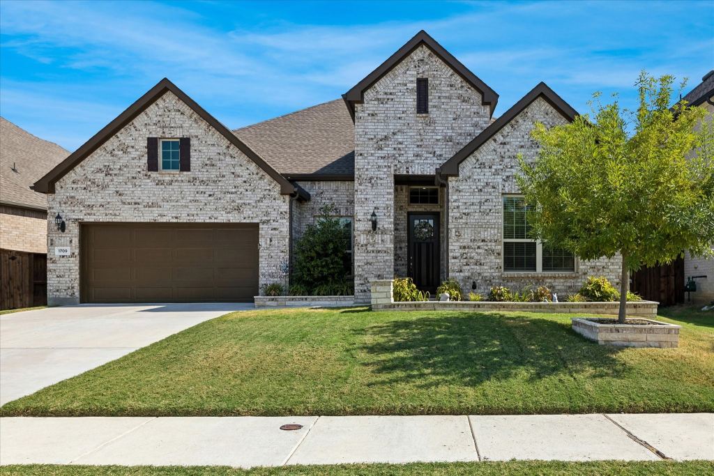 1709 Hamlet Drive, Fort Worth, TX 76052 — photo 1