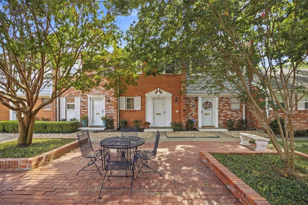 1205 Roaring Springs Road 1205, Fort Worth, TX 76114 — photo 1