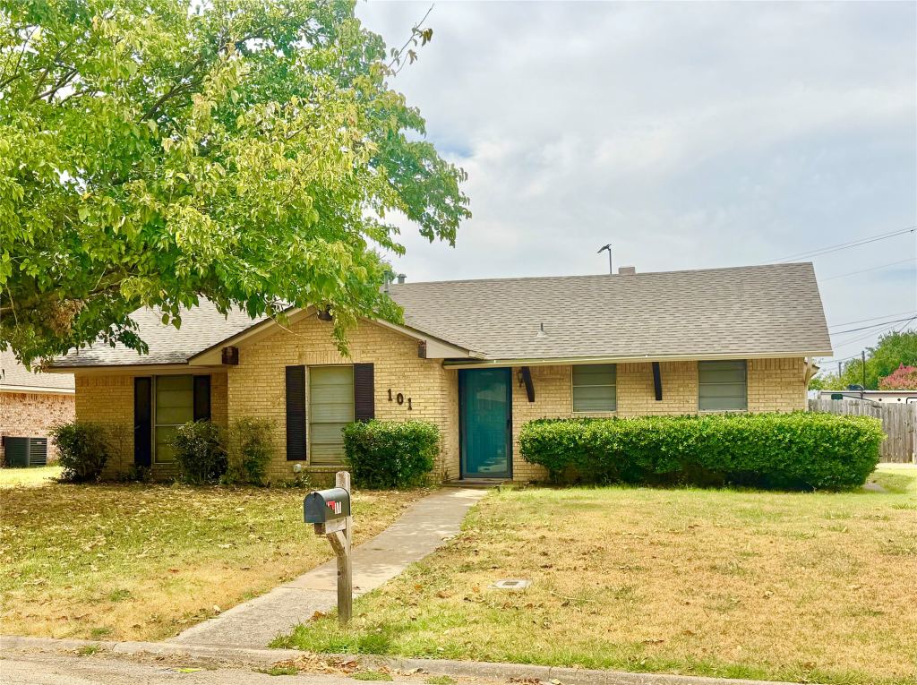 101 Diane Drive, Sanger, TX 76266 — photo 1