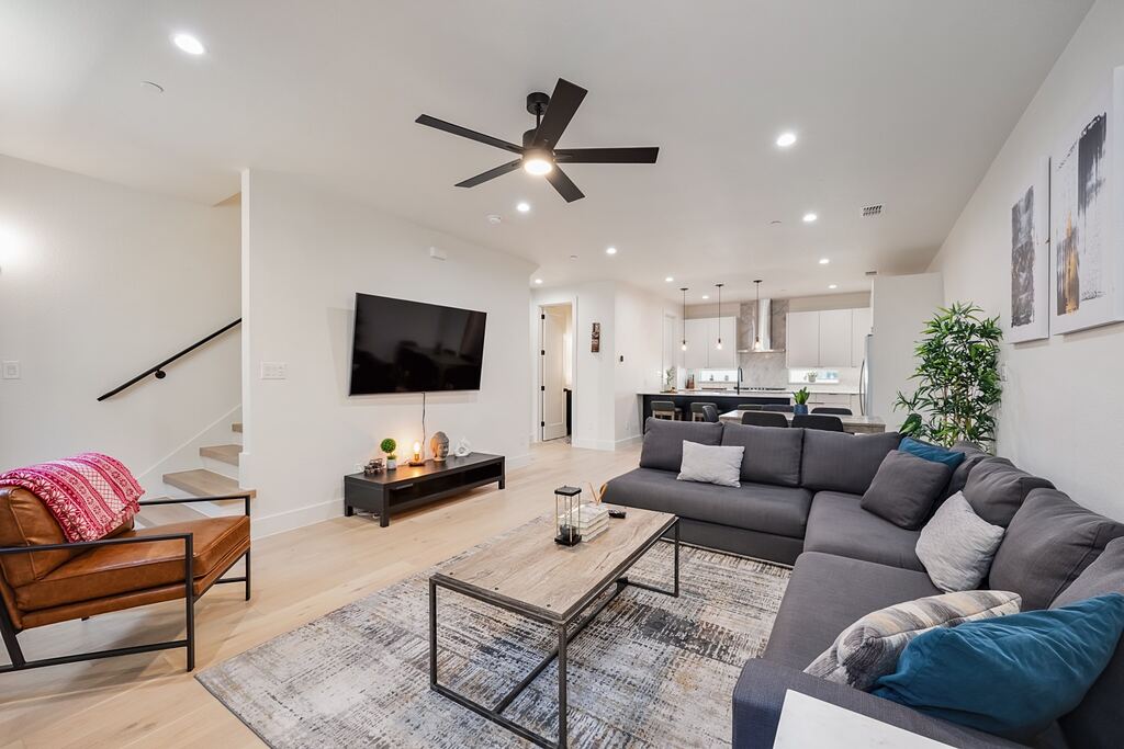 1141 N Madison Avenue 105, Dallas, TX 75208 — photo 1