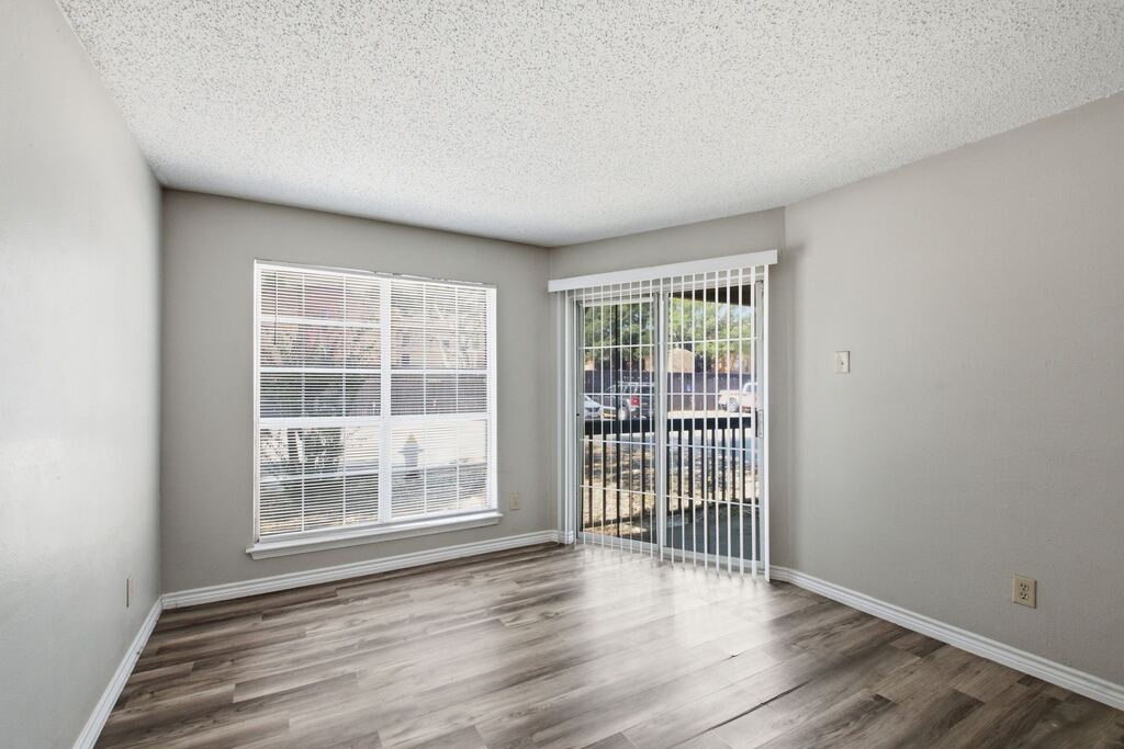 18333 Roehampton Drive 416, Dallas, TX 75252 — photo 1