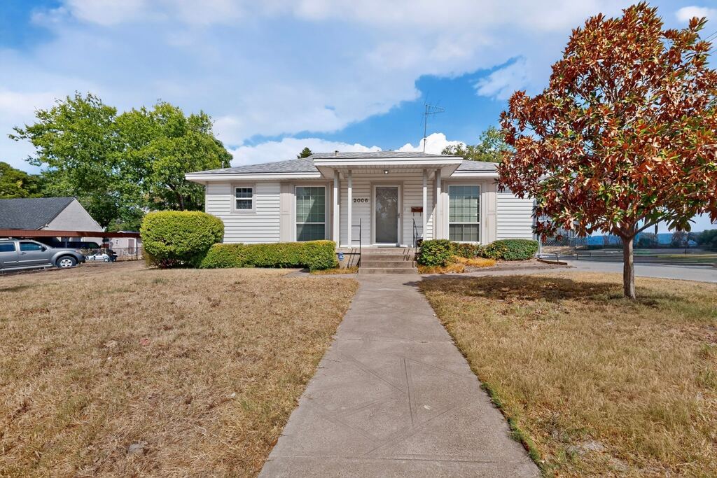 2006 S Ewing Avenue, Dallas, TX 75216 — photo 1