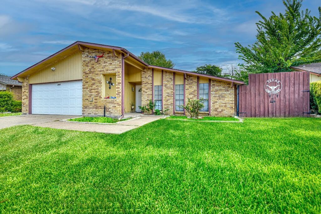 3205 Weather Vane Lane, Dallas, TX 75228 — photo 1