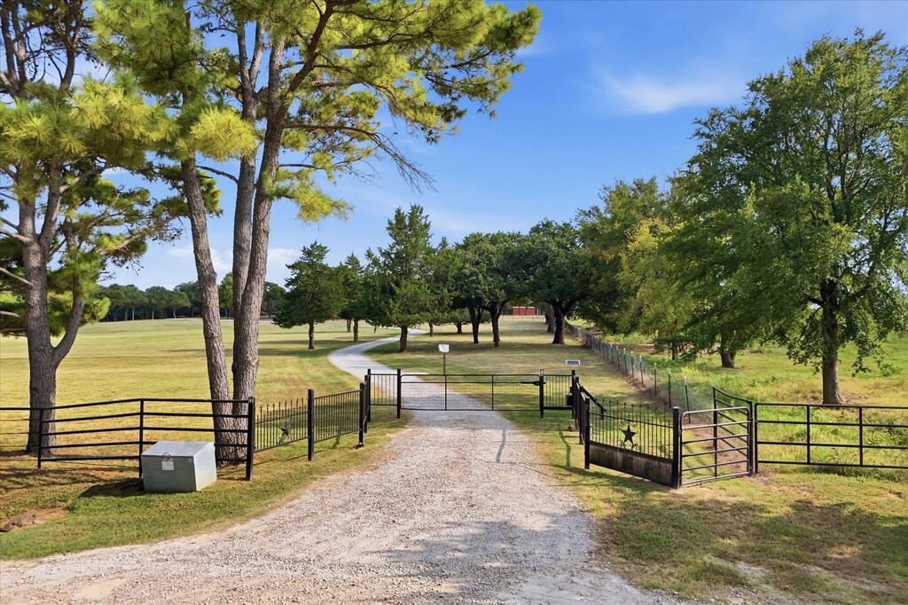12 County Road 2114, Gainesville, TX 76240 — photo 1