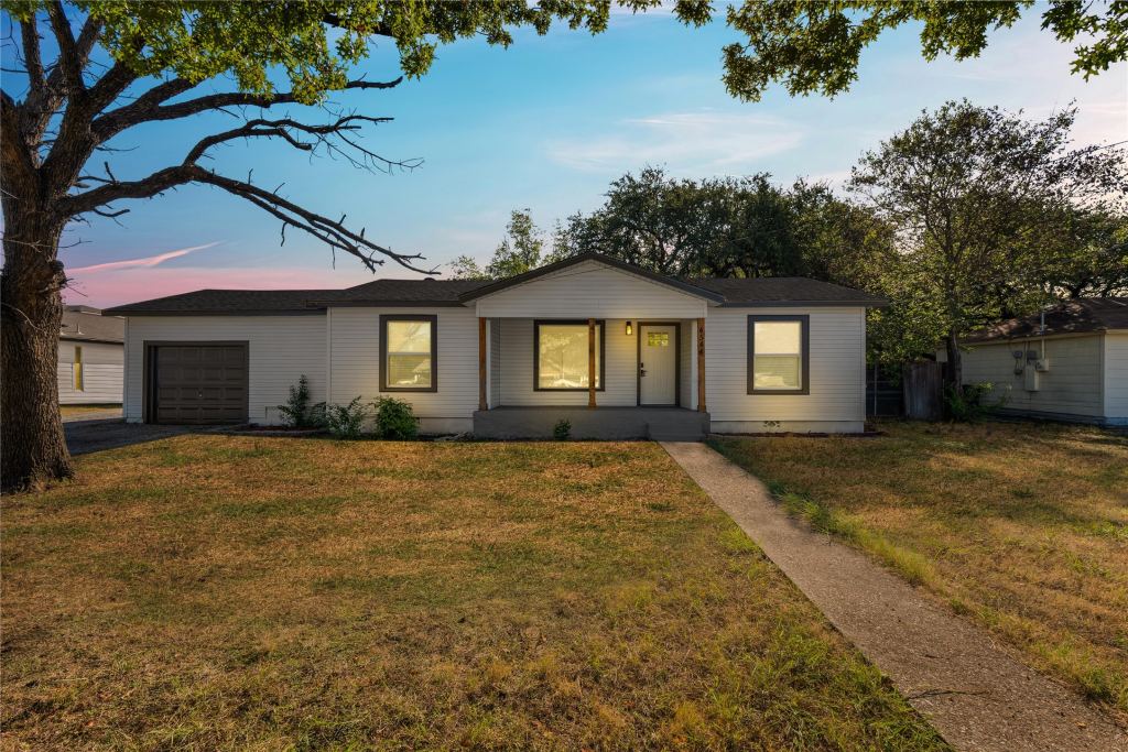 4548 Hodgkins Road, Lake Worth, TX 76135 — photo 1