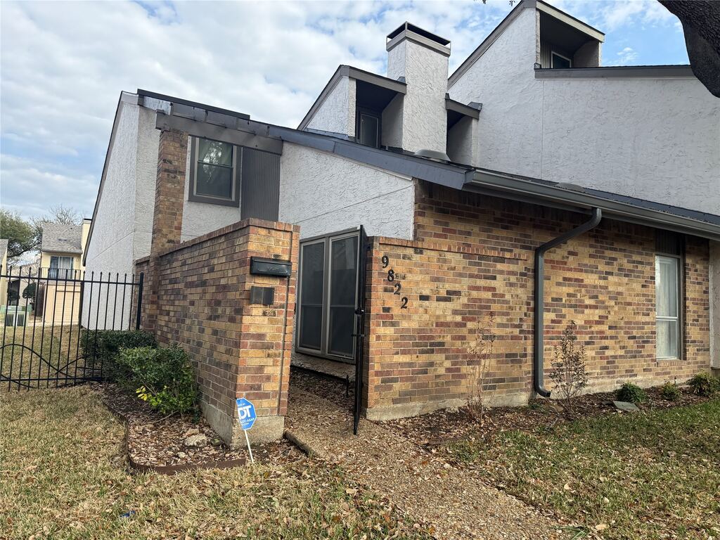9822 Amberton Parkway, Dallas, TX 75243 — photo 1