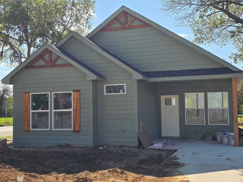 201 W Cherry Street, Nocona, TX 76255 — photo 1