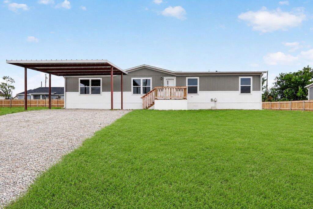215 Overland Trail, Bridgeport, TX 76426 — photo 1