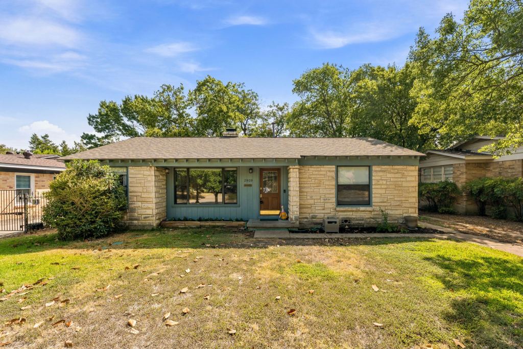 2909 Ryan Place Drive, Fort Worth, TX 76110 — photo 1