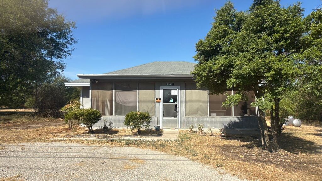 701 N Newark Street, Decatur, TX 76234 — photo 1