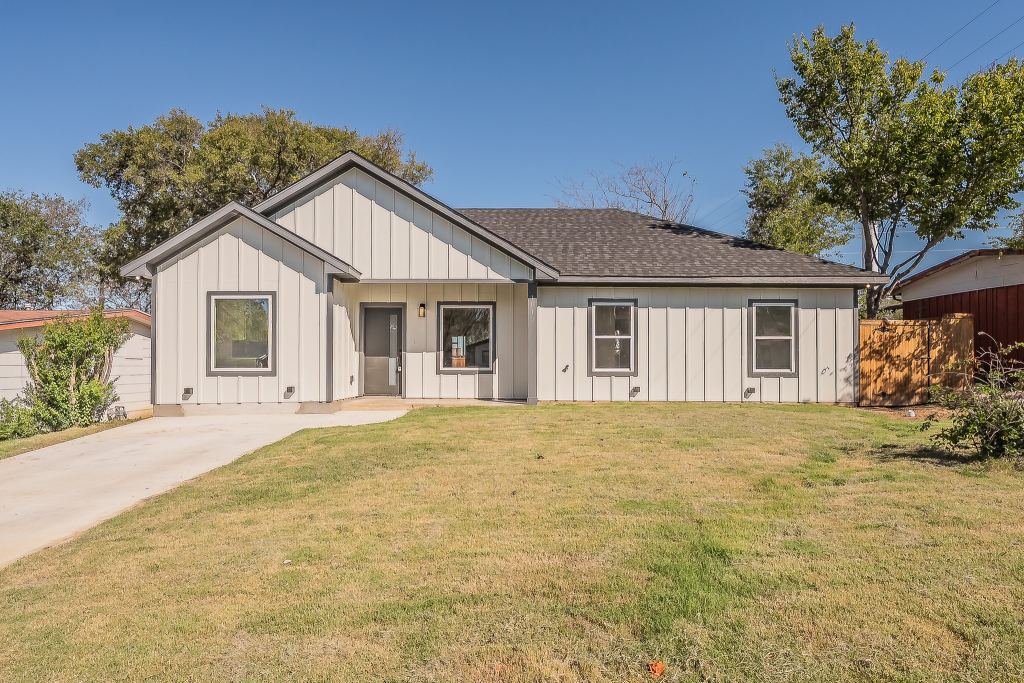 1019 Newby Avenue, Bridgeport, TX 76426 — photo 1