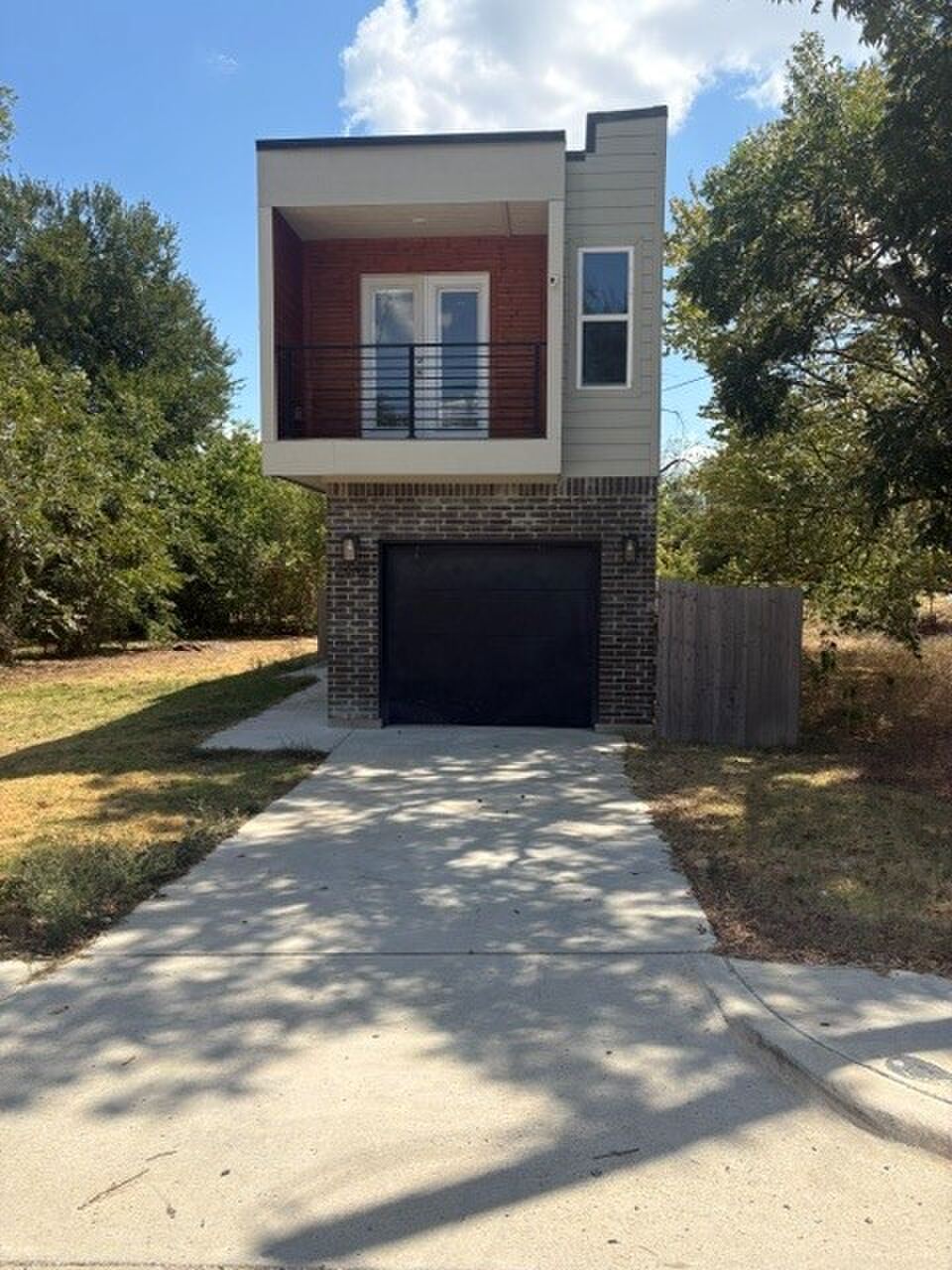 2432 St Clair Drive, Dallas, TX 75215 — photo 1