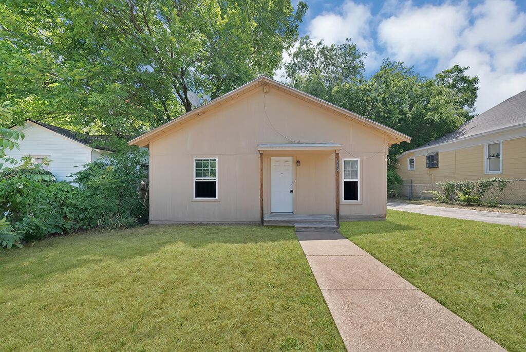 515 Woodrow Avenue, Fort Worth, TX 76105 — photo 1