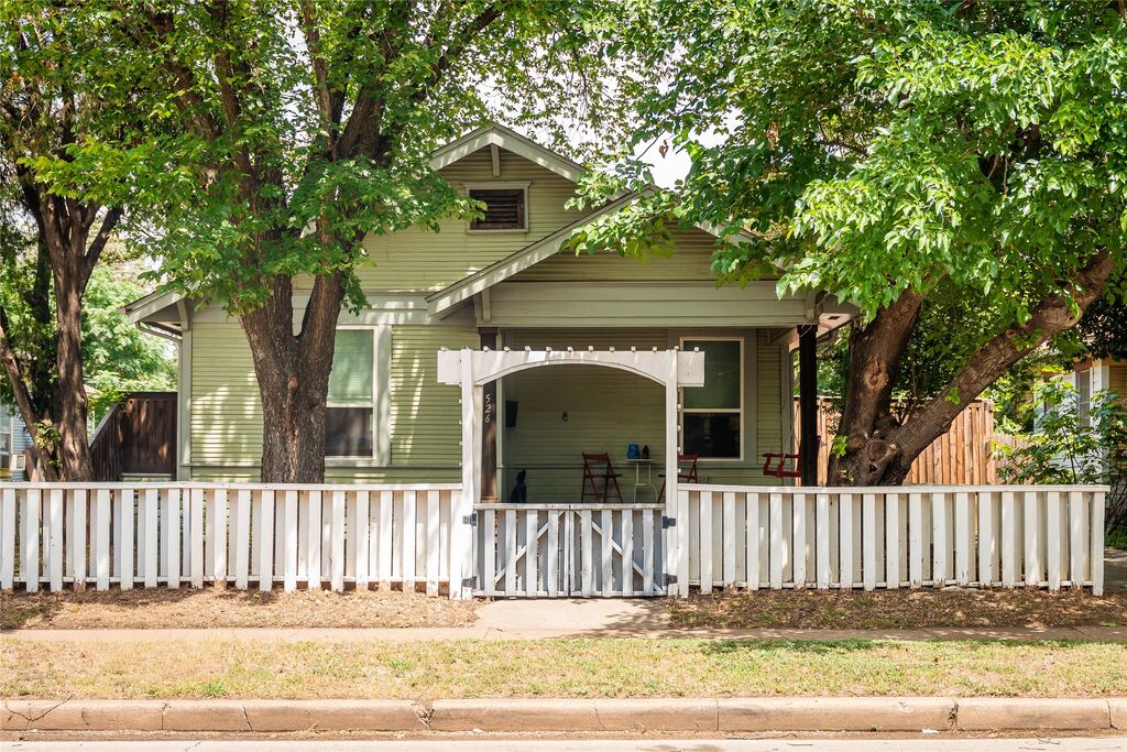 526 S Edgefield Avenue, Dallas, TX 75208 — photo 1