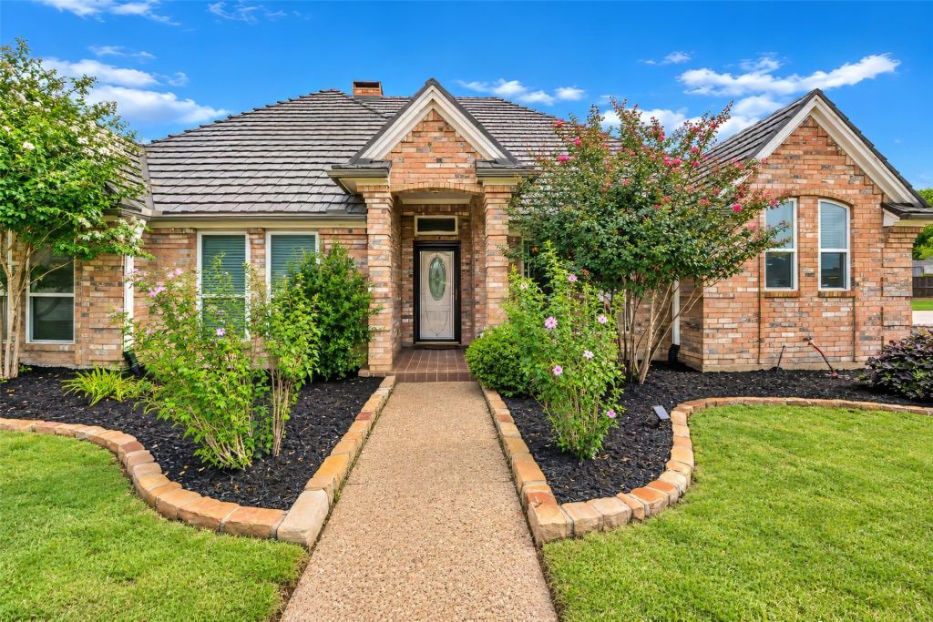 504 Quail Cove Court, Hurst, TX 76054 — photo 1