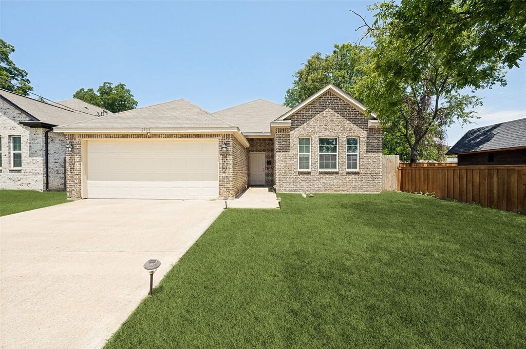 2733 Carpenter Avenue, Dallas, TX 75215 — photo 1