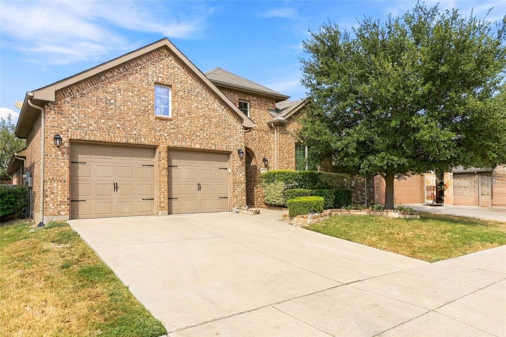 1136 Crest Meadow Drive, Fort Worth, TX 76052 — photo 1