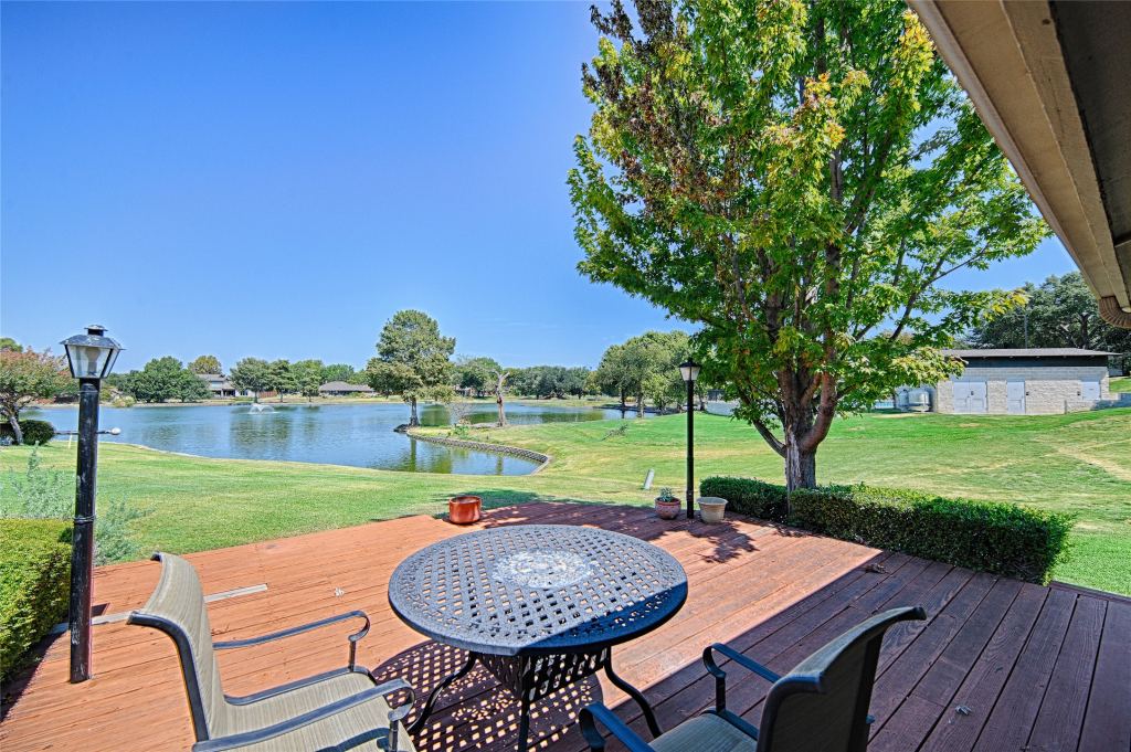 19 Country Lake Drive