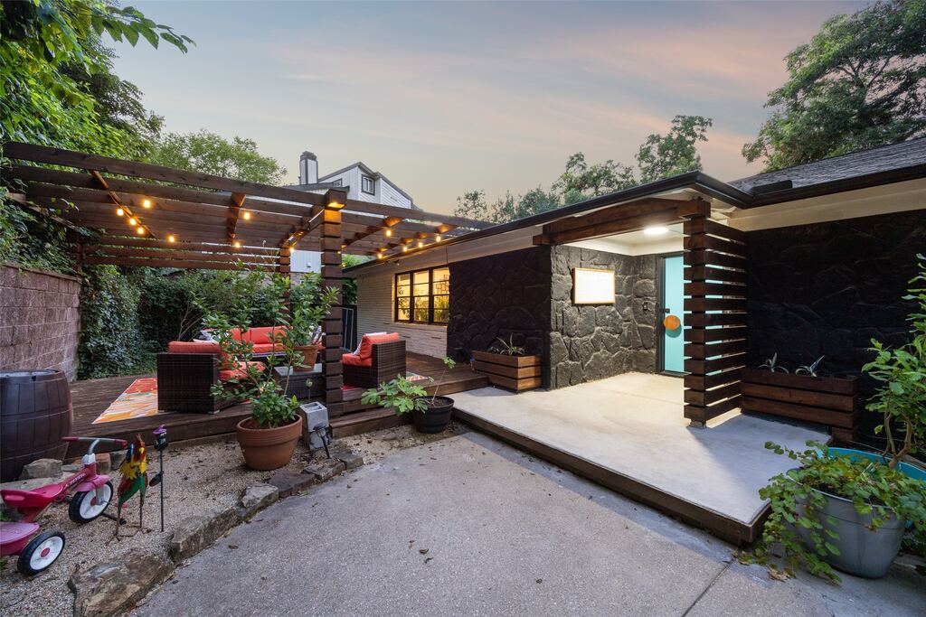 1657 Nob Hill Road, Dallas, TX 75208 — photo 1