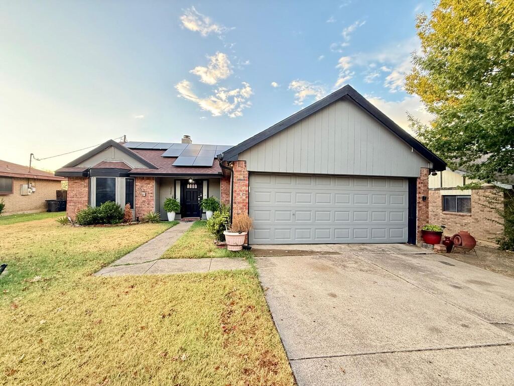 2608 Shasta Court, Fort Worth, TX 76133 — photo 1