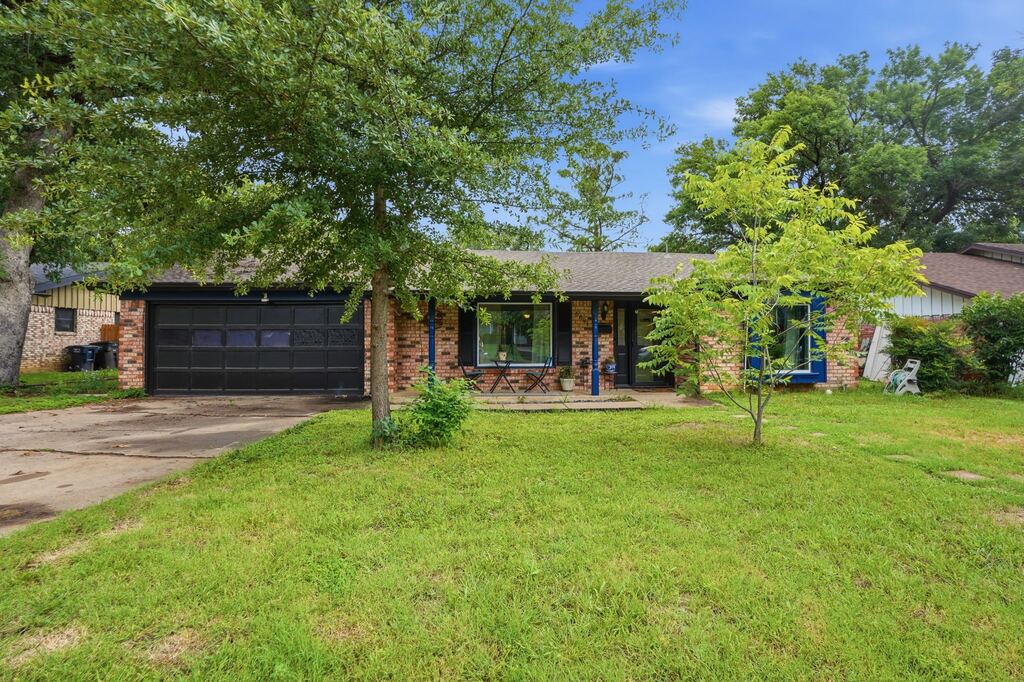 6801 Yolanda Drive, Fort Worth, TX 76112 — photo 1