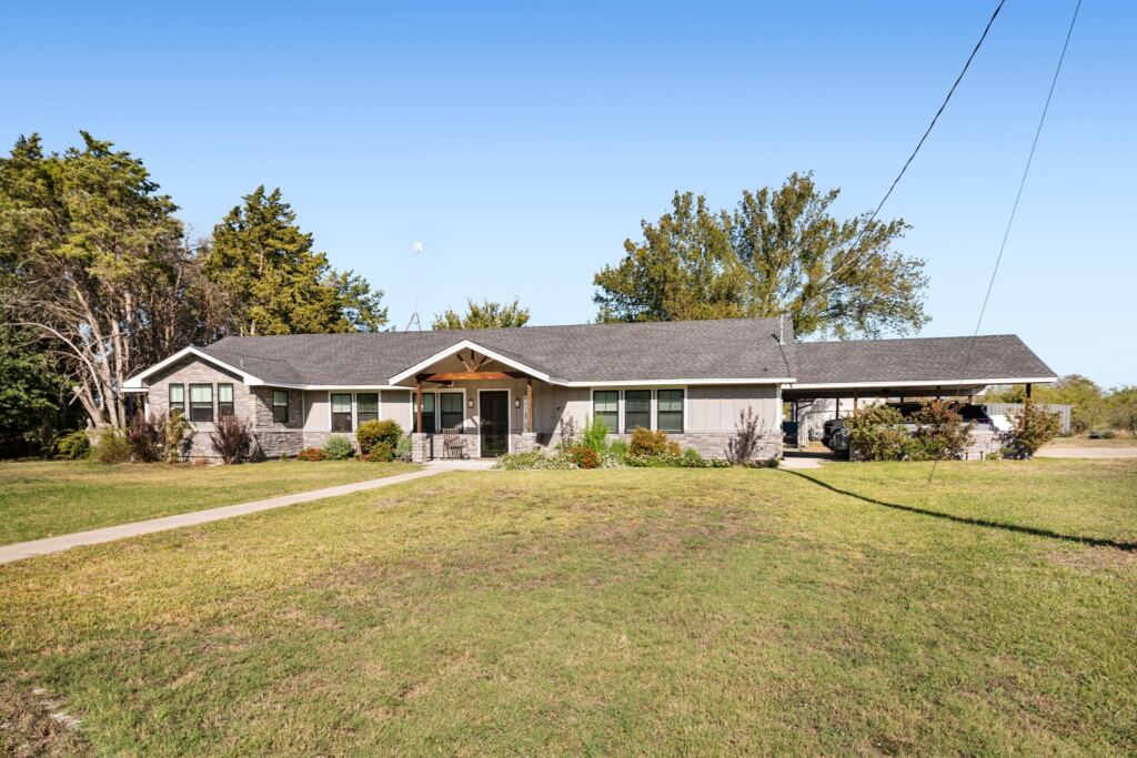 205 Newman Road, Ennis, TX 75119 — photo 1