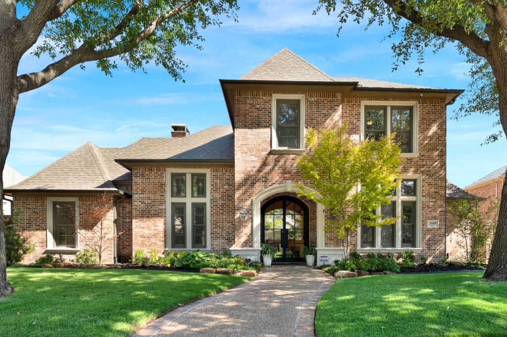 2608 LAWTON Lane