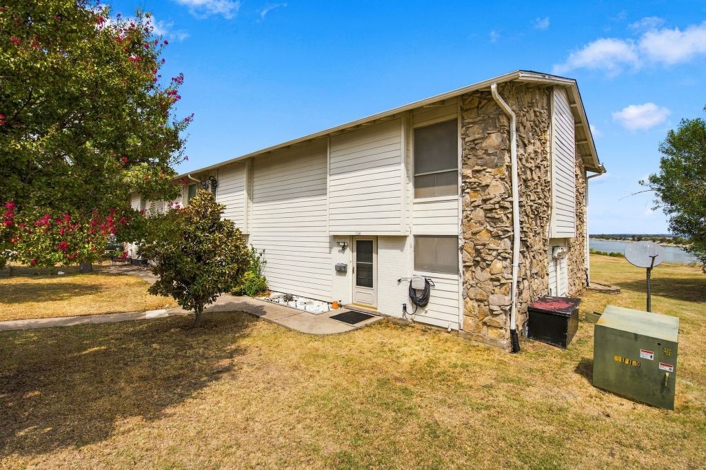 100 Harbor Drive 104, Runaway Bay, TX 76426 — photo 1