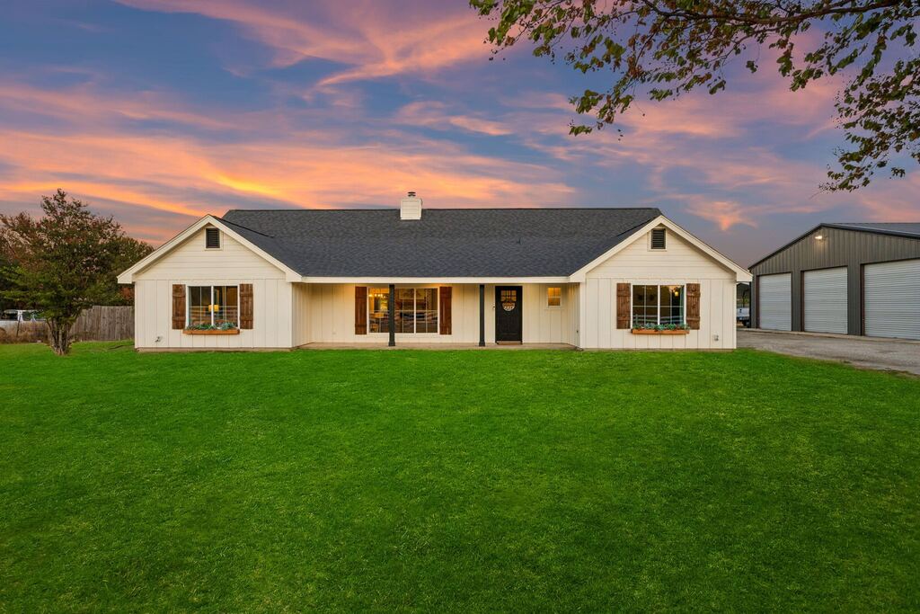 9400 Dickson Road, Fort Worth, TX 76179 — photo 1